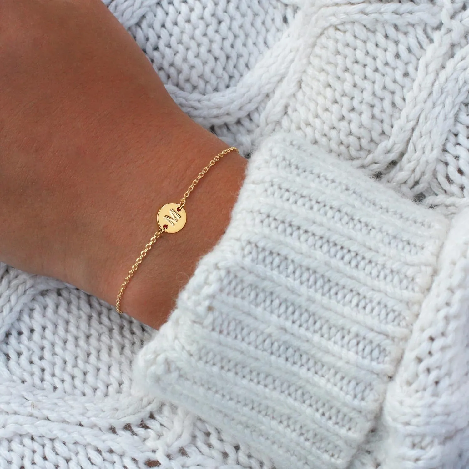 BAYLAY Gold Initial Bracelets for Women Girls Gifts - 18K Gold Plated Letter Initial Bracelet Dainty Disc Monogram Bracelet Gold Bracelets for Women Gold Jewelry Gifts for Women Teen Girls