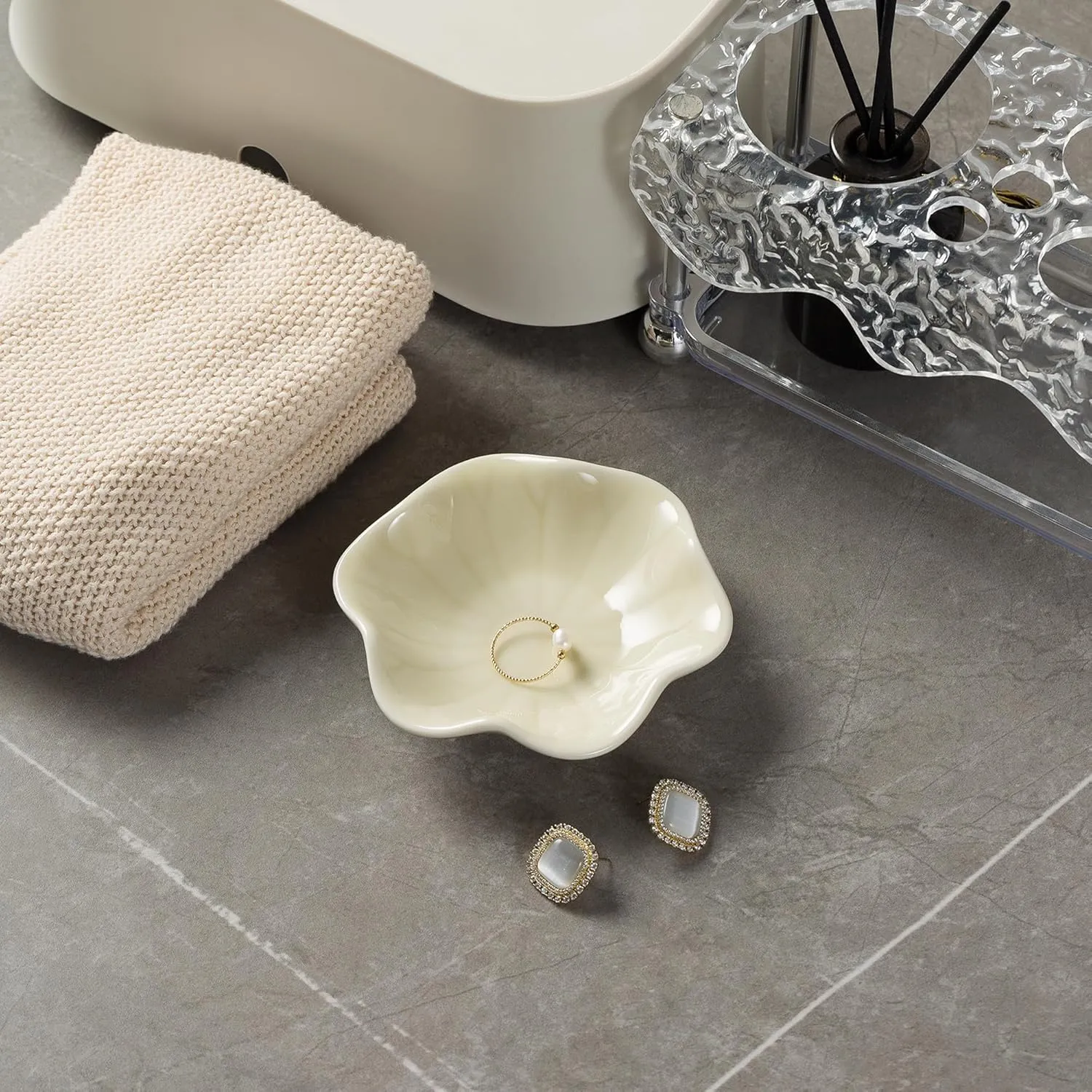 Ceramic Trinket Dish, Ring Tray, Decorative Jewelry Dish for Earrings Necklaces Watch Keys for Women (yellow leaf)