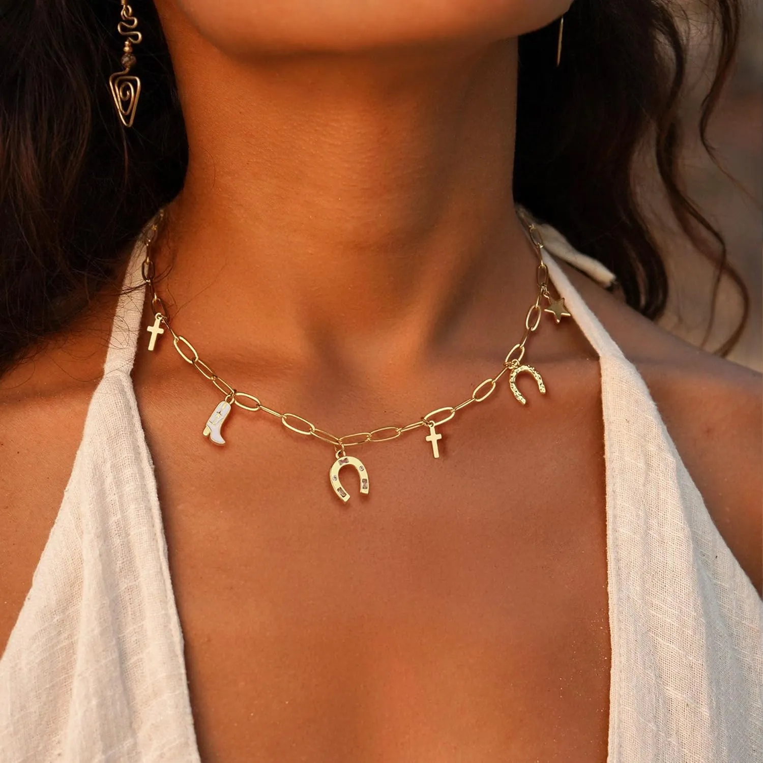Charm Necklace for Women,Dainty 14K Gold Plated Starfish Seashell Necklace Simple Gold Beach Necklaces for Women Trendy Beach Jewelry
