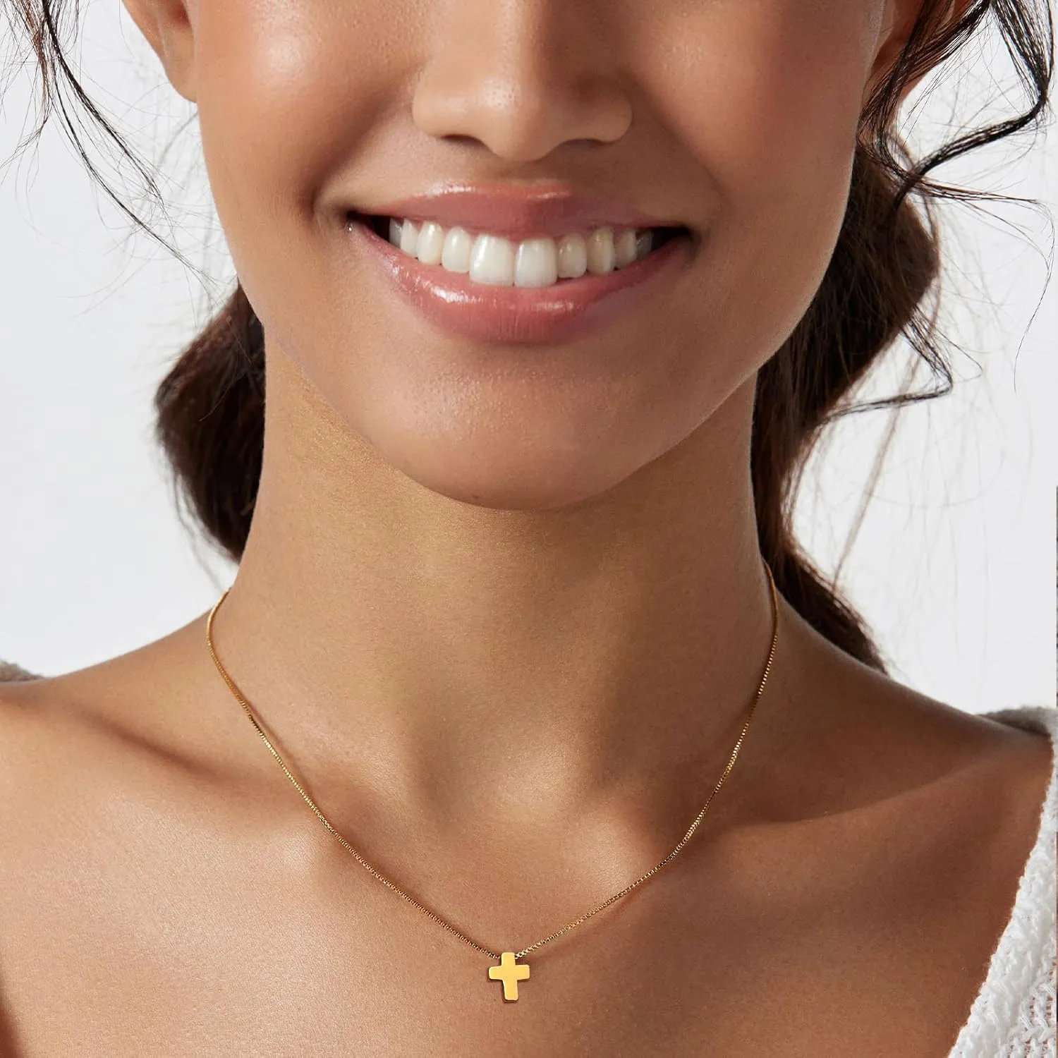 Cross Necklace for Women, Dainty 18K Gold Plated Small Cross Pendant Necklace Simple Gold Cross Necklaces for Women Trendy Gold Jewelry for Women Gift