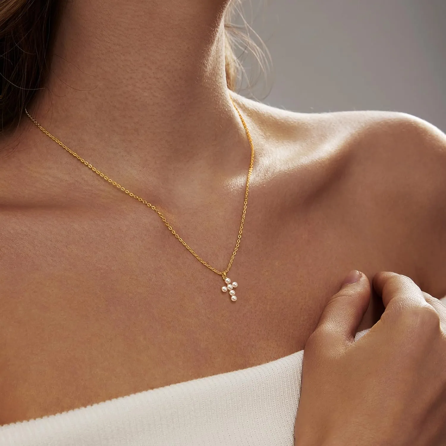 Cross Necklace for Women, Dainty 18K Gold Plated Small Cross Pendant Necklace Simple Gold Cross Necklaces for Women Trendy Gold Jewelry for Women Gift