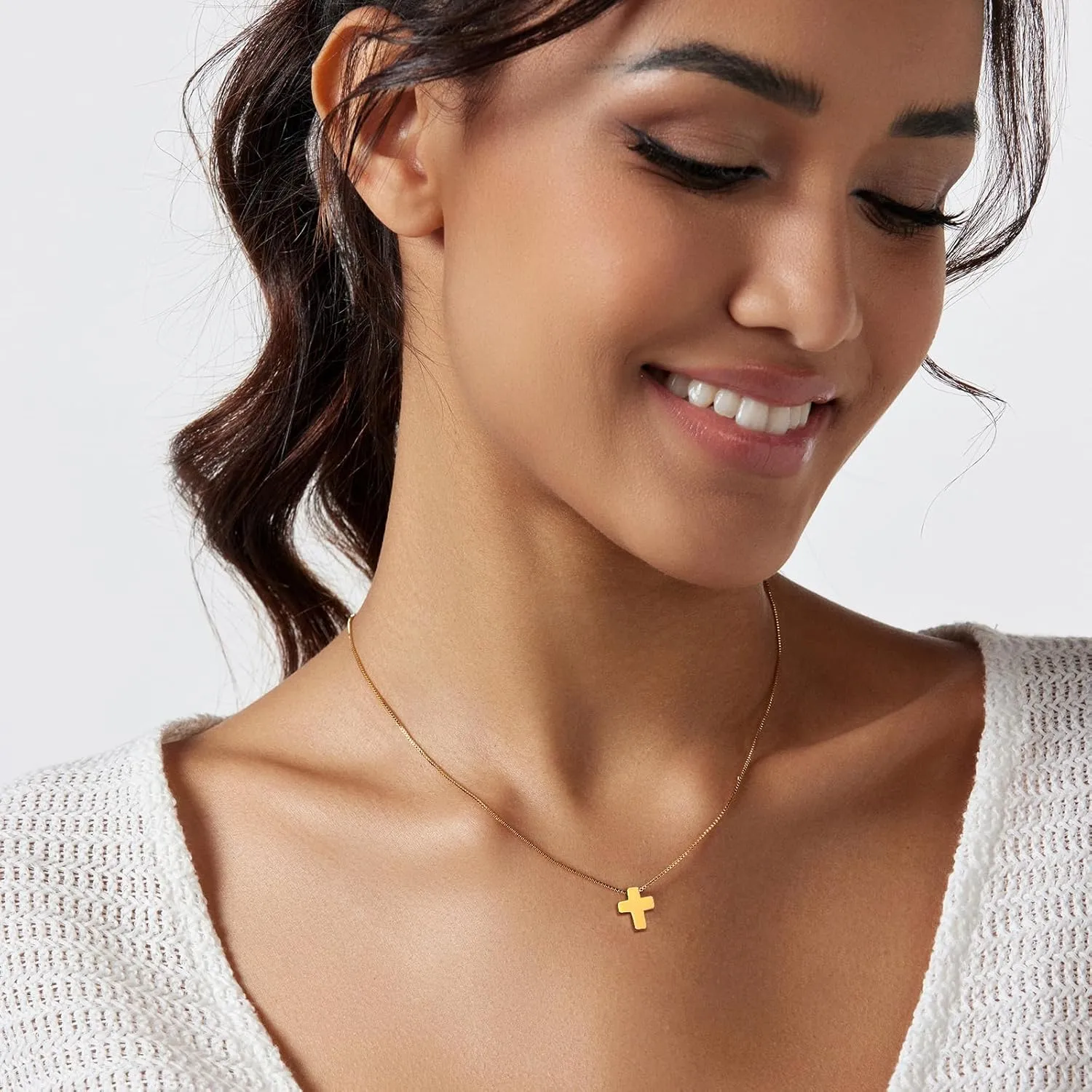Cross Necklace for Women, Dainty 18K Gold Plated Small Cross Pendant Necklace Simple Gold Cross Necklaces for Women Trendy Gold Jewelry for Women Gift