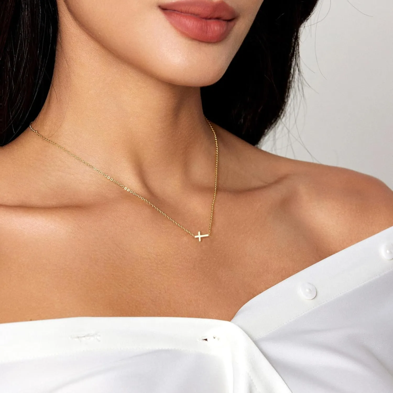 Cross Necklace for Women, Dainty 18K Gold Plated Small Cross Pendant Necklace Simple Gold Cross Necklaces for Women Trendy Gold Jewelry for Women Gift