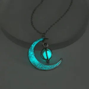 EEQQBZ Glowing crescent moon fairy necklace for women or men - Enchanting luminous moon charm - Moon magical glow jewelry in the dark necklaces