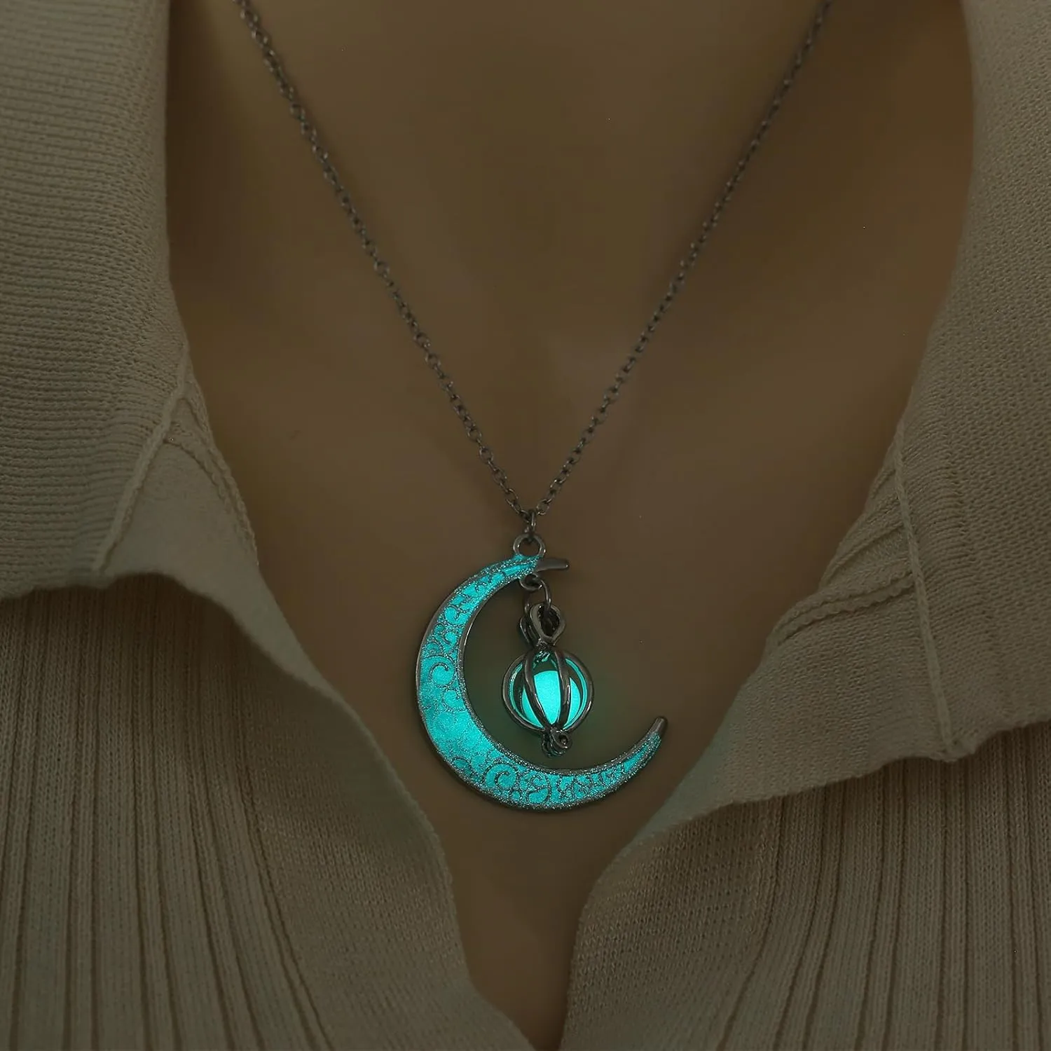 EEQQBZ Glowing crescent moon fairy necklace for women or men - Enchanting luminous moon charm - Moon magical glow jewelry in the dark necklaces