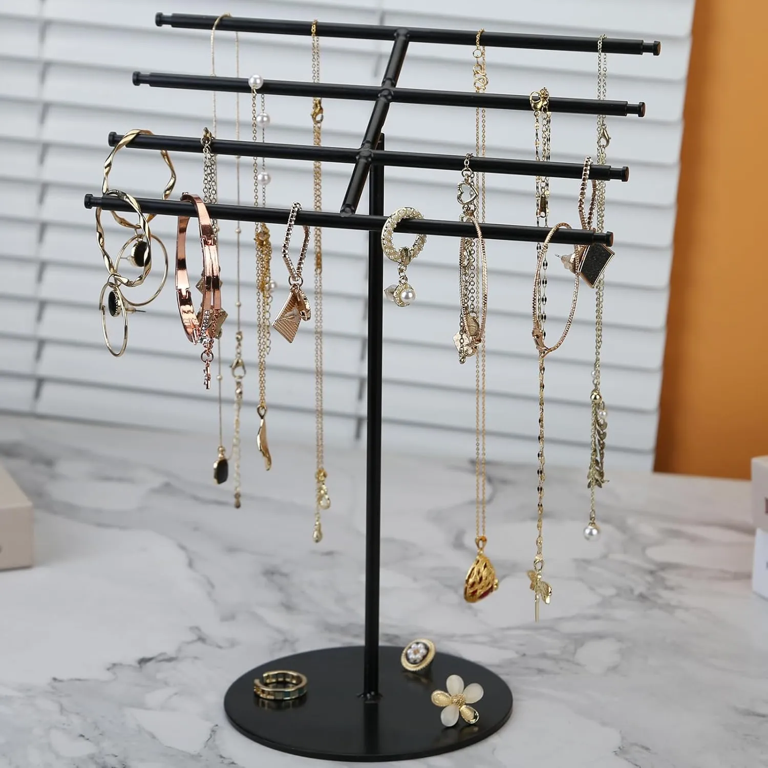 Four layer jewelry storage rack, jewelry storage rack is used to organize and store necklaces, earrings, bracelets, rings and other jewelry 