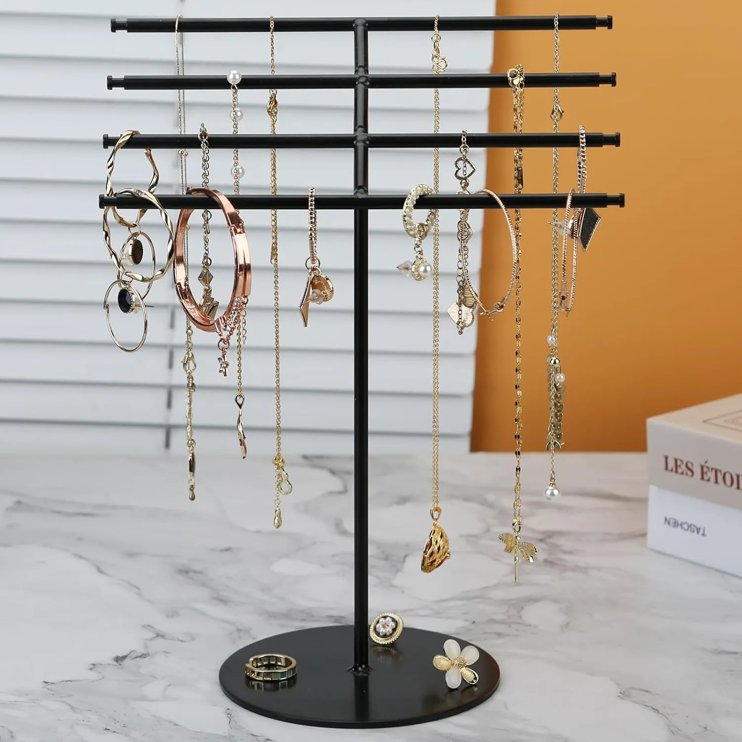 Four layer jewelry storage rack, jewelry storage rack is used to organize and store necklaces, earrings, bracelets, rings and other jewelry 