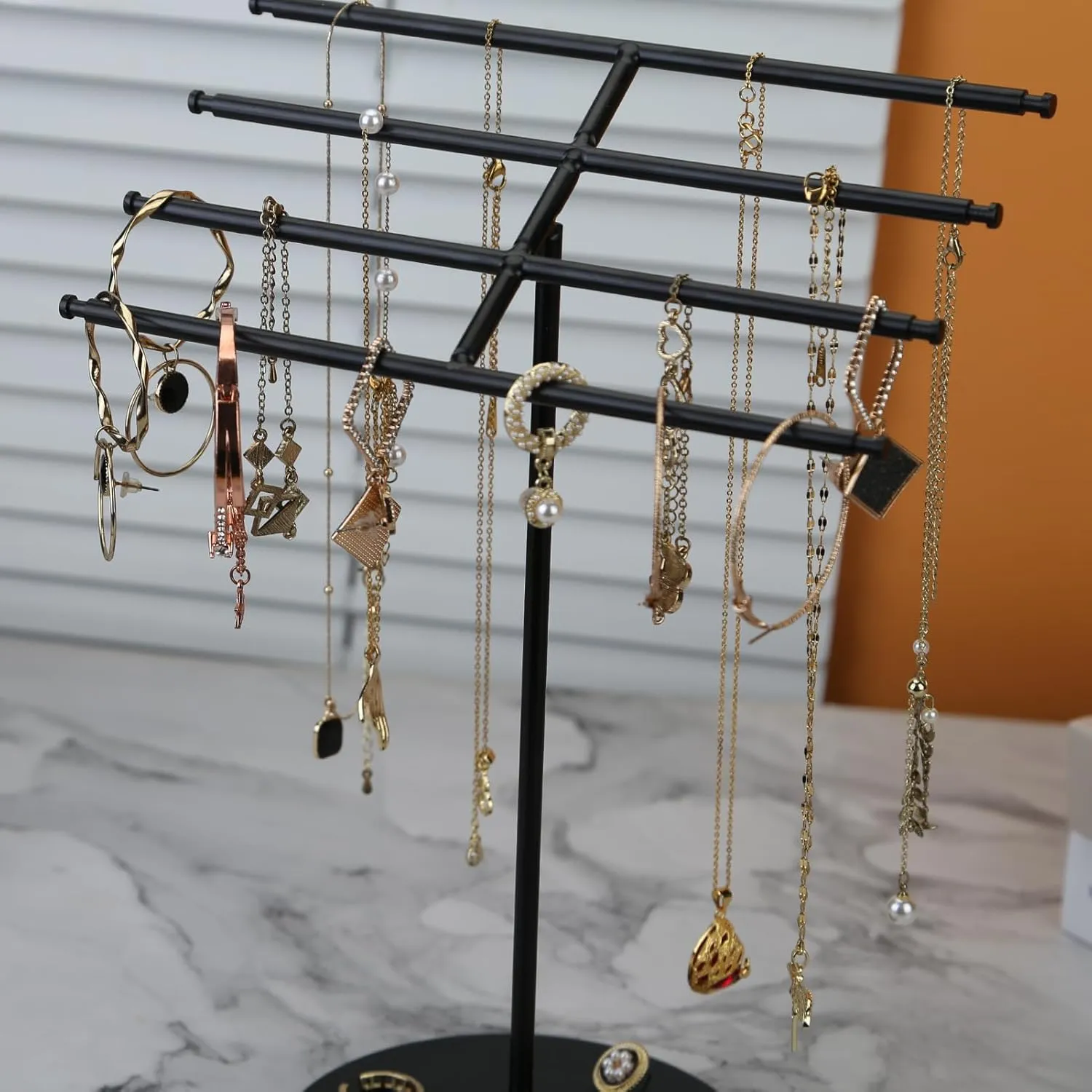 Four layer jewelry storage rack, jewelry storage rack is used to organize and store necklaces, earrings, bracelets, rings and other jewelry 