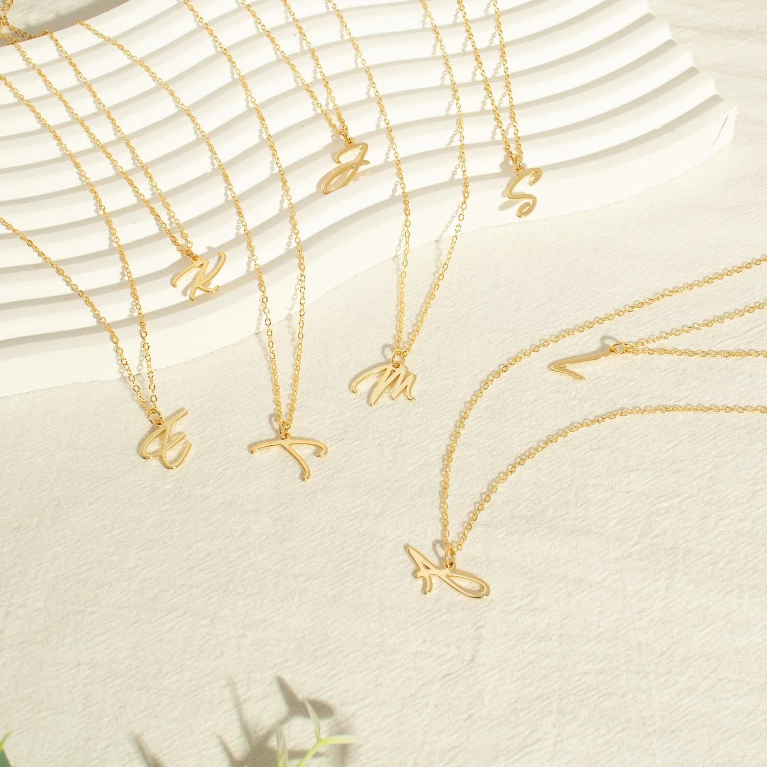 Initial Necklaces for Women Trendy, 14K Gold Plated A-Z Letter Pendant Necklace Gold Necklace for Women Custom Personalized Name Dainty Jewelry Fashion Accessories