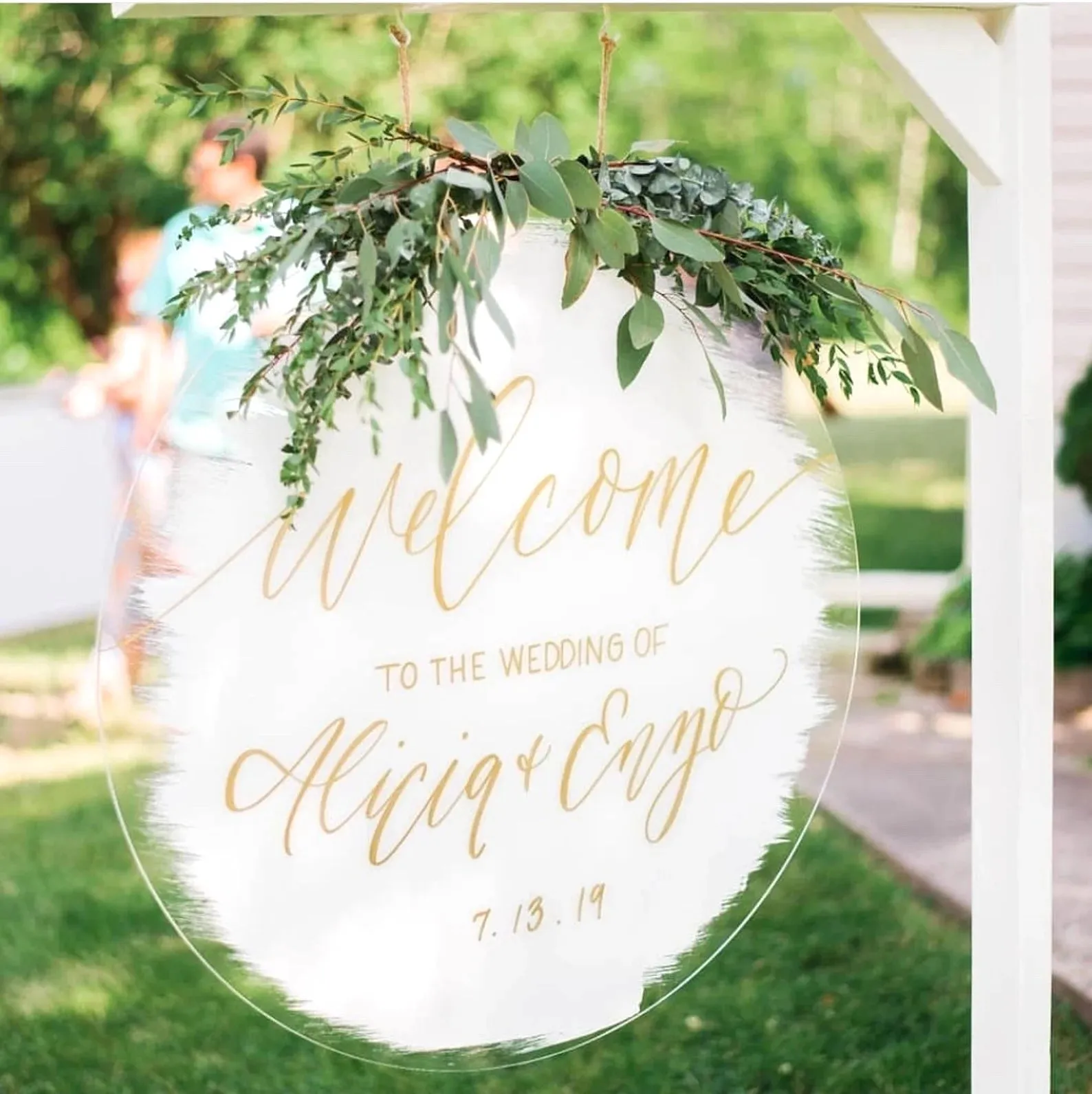 Round Acrylic Wedding Welcome Sign