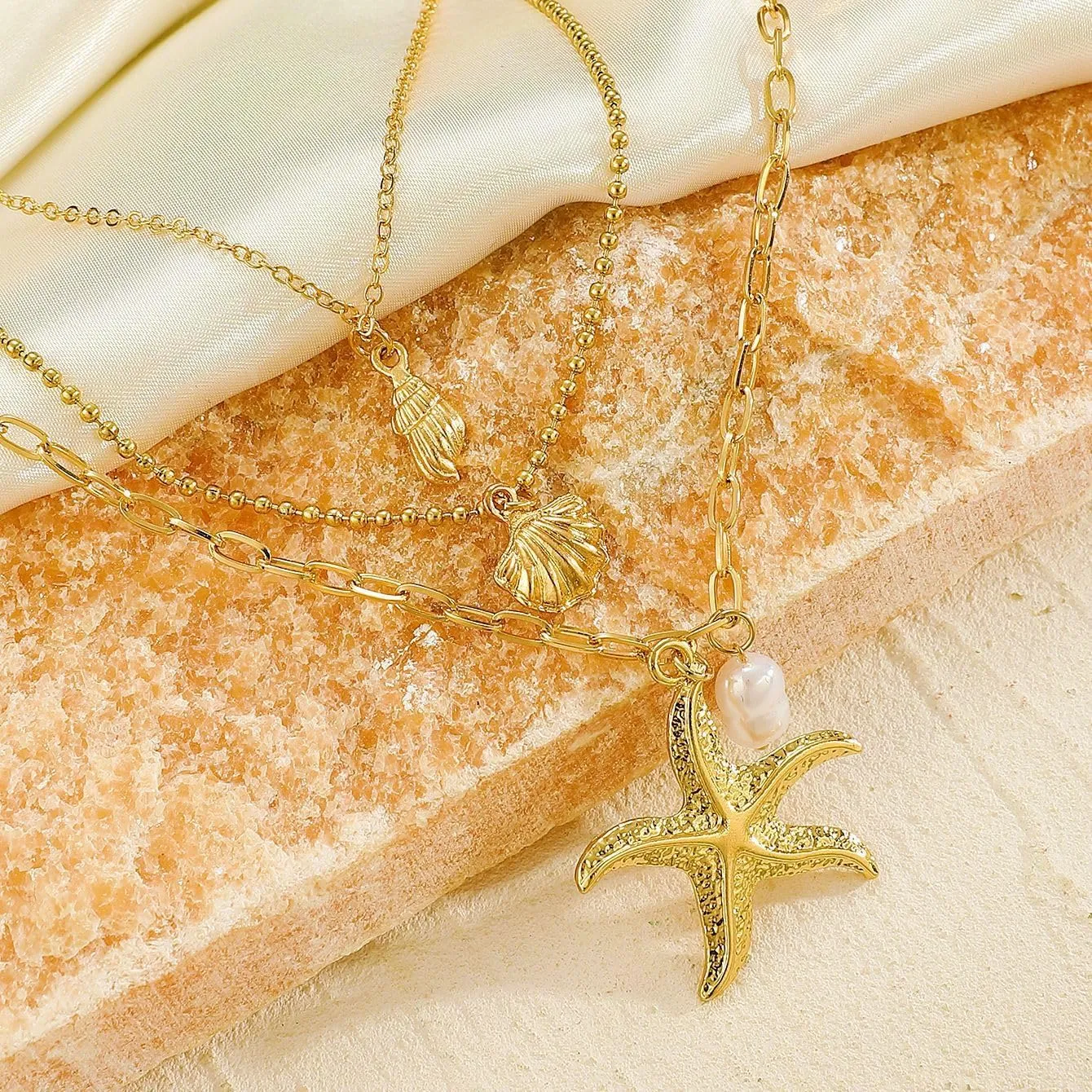 Summer Beach Shell Necklace Layered Pearl Seashell Choker Necklaces Sequins Conch Starfish Beaded Surfer Hawaii Beach Costume for Women