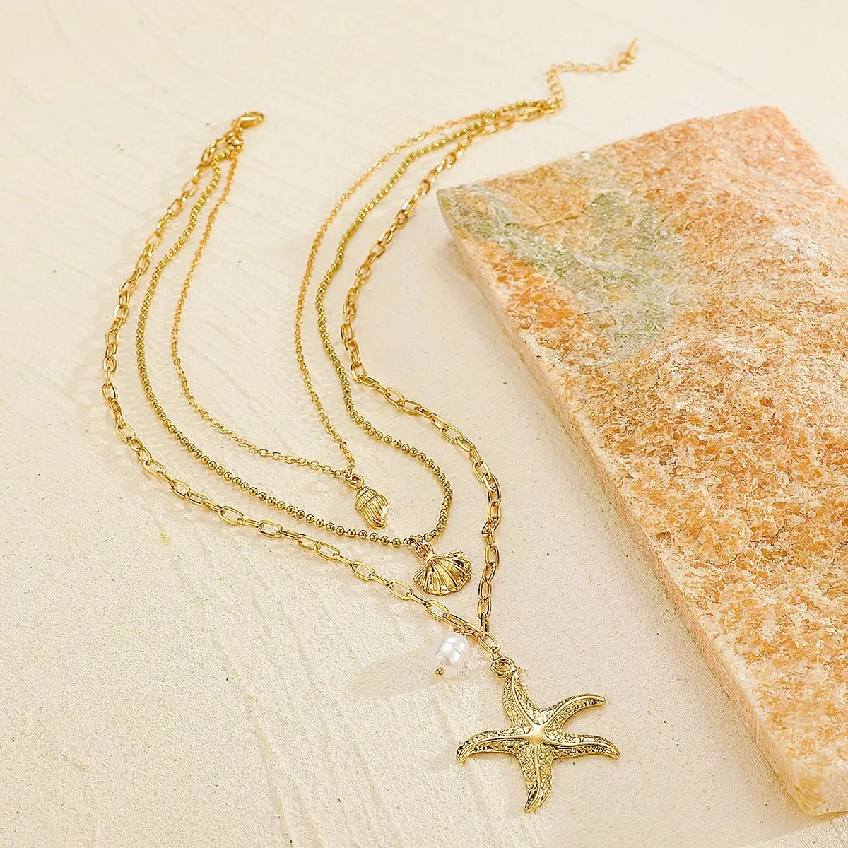 Summer Beach Shell Necklace Layered Pearl Seashell Choker Necklaces Sequins Conch Starfish Beaded Surfer Hawaii Beach Costume for Women