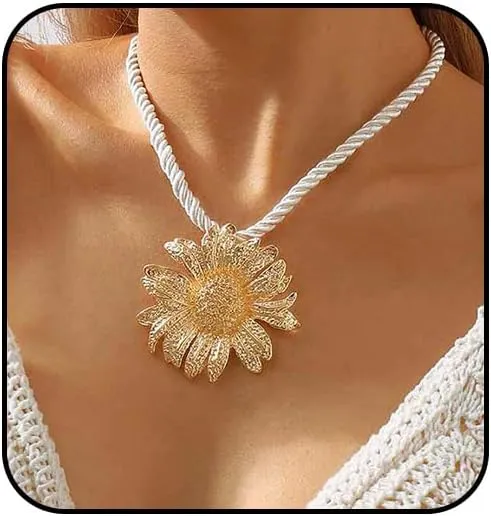 Tgirls Boho Gold Necklace for Women Big Starfish Pendant Necklaces Sun Choker Necklace Chunky Conch Shell Beach Necklace Statement Summer Jewelry