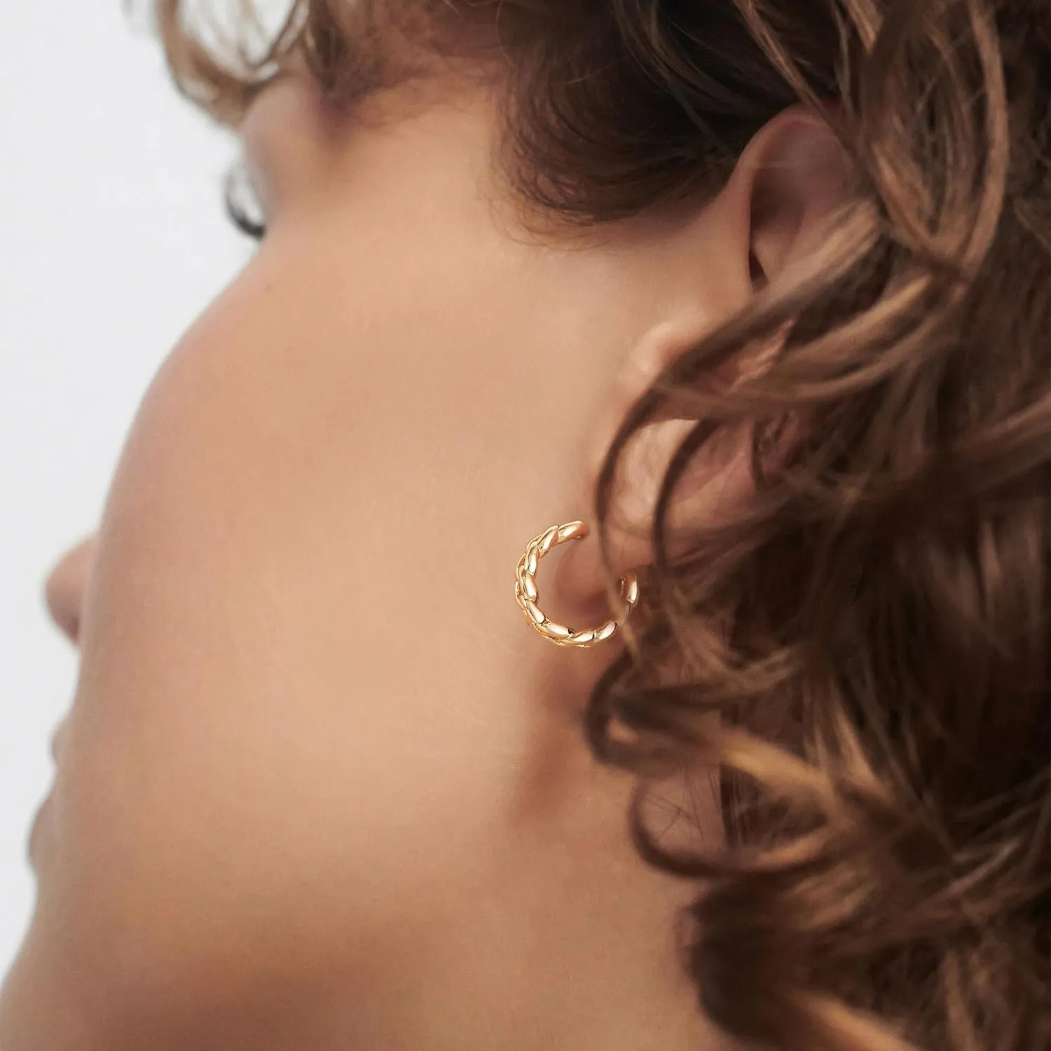 WEARON 14K Gold Plated Huggie Earrings for Women Personality Simplicity Twisted Chain Hoop Earrings Hypoallergenic Designer Ear Rings Fashion Jewelry Hollow Out Earrings